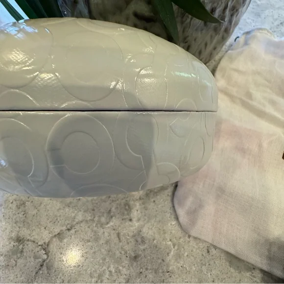 White, signature, Coach, clamshell sunglasses case. - Picture 4 of 7
